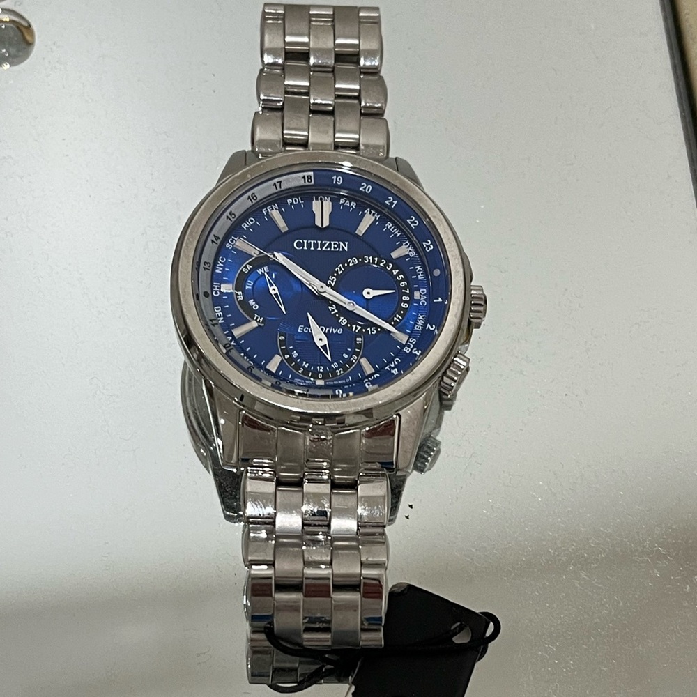 RICH, SOPHISTICATED WRIST WATCH.. BRAND NEW CITIZEN WATCH SILVER WITH BLUE BACK
